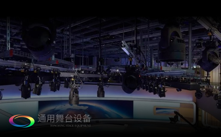 梅州市廣播電視臺演播廳高清升級改造設(shè)備項目完工，通用舞臺舞臺阻燃幕布給您一個更絢爛的演播廳呈現(xiàn)