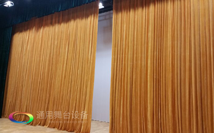 大幕類型、開啟方式！泰州舞臺大幕廠家——通用舞臺幕布，主要用于演出開始、結(jié)束的舞臺啟閉,有時也用作場幕使用