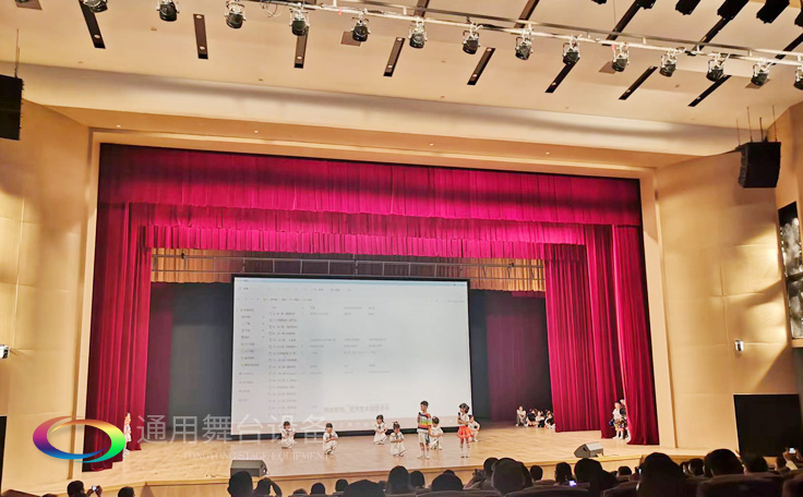 南京某戲劇院對(duì)開(kāi)阻燃幕布、舞臺(tái)音響、燈光吊桿項(xiàng)目完工及試運(yùn)營(yíng)