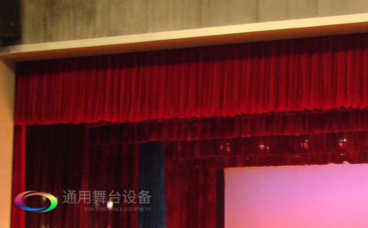 舞臺(tái)劇場(chǎng)布置一套完整的舞臺(tái)阻燃幕布需要幾層？