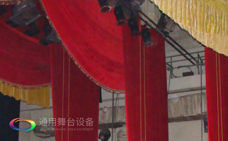 提升舞臺(tái)美感設(shè)計(jì)、增強(qiáng)舞臺(tái)透視！寬幅平紋細(xì)布橫側(cè)阻燃幕布