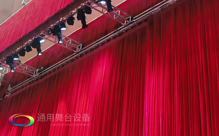舞臺阻燃幕布面料的密度、吸光度對舞臺音響的擴(kuò)聲、舞臺阻燃幕布的光效影響