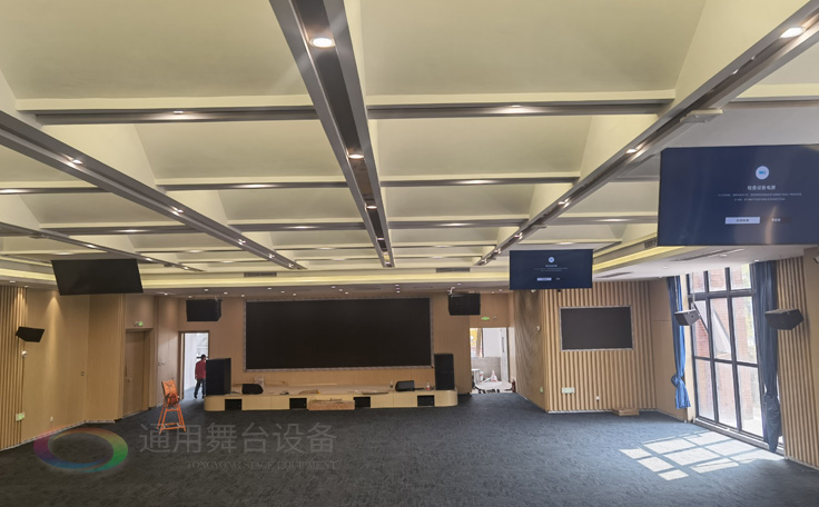 科技賦能，匠心筑造 通用舞臺(tái)承建南京某學(xué)院報(bào)告廳即將圓滿(mǎn)交付，打造現(xiàn)代化多功能學(xué)術(shù)殿堂